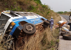 Alépé : Un ‘’gbaka’’ fait une sortie de route, une dizaine de victimes enregistrée