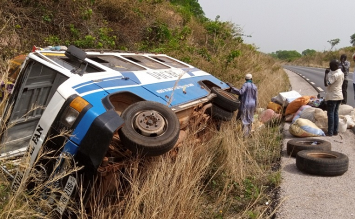 Alépé : Un ‘’gbaka’’ fait une sortie de route, une dizaine de victimes enregistrée